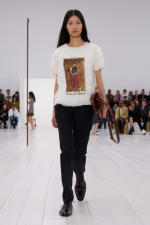 LOEWE_SS25_WW_SHOW_RUNWAY_LOOK_50_FRONT_RGB_CROPPED_4x5_50