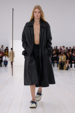 LOEWE_SS25_WW_SHOW_RUNWAY_LOOK_51_FRONT_RGB_CROPPED_4x5_51