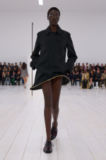 LOEWE_SS25_WW_SHOW_RUNWAY_LOOK_53_FRONT_RGB_CROPPED_4x5_53