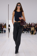 LOEWE_SS25_WW_SHOW_RUNWAY_LOOK_56_FRONT_RGB_CROPPED_4x5_56