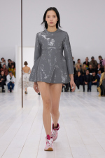 LOEWE_SS25_WW_SHOW_RUNWAY_LOOK_7_FRONT_RGB_CROPPED_4x5_07