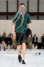 LOEWE_SS25_MW_SHOW_RUNWAY_LOOK_37_FRONT_RGB_CROPPED_2X3_37