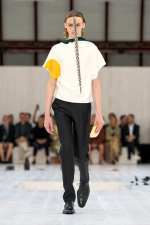 LOEWE_SS25_MW_SHOW_RUNWAY_LOOK_38_FRONT_RGB_CROPPED_2X3_38