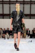 LOEWE_SS25_MW_SHOW_RUNWAY_LOOK_40_FRONT_RGB_CROPPED_2X3_40