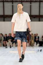 LOEWE_SS25_MW_SHOW_RUNWAY_LOOK_41_FRONT_RGB_CROPPED_2X3_41