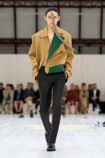 LOEWE_SS25_MW_SHOW_RUNWAY_LOOK_43_FRONT_RGB_CROPPED_2X3_43