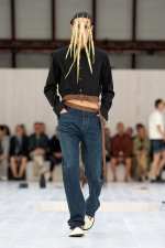 LOEWE_SS25_MW_SHOW_RUNWAY_LOOK_44_FRONT_RGB_CROPPED_2X3_44