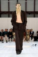 LOEWE_SS25_MW_SHOW_RUNWAY_LOOK_48_FRONT_RGB_CROPPED_2X3_48