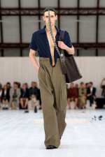 LOEWE_SS25_MW_SHOW_RUNWAY_LOOK_51_FRONT_RGB_CROPPED_2X3_51