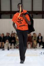 LOEWE_SS25_MW_SHOW_RUNWAY_LOOK_5_FRONT_RGB_CROPPED_2X3_05