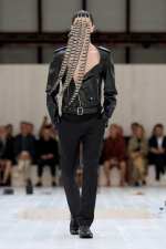 LOEWE_SS25_MW_SHOW_RUNWAY_LOOK_7_FRONT_RGB_CROPPED_2X3_07