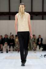 LOEWE_SS25_MW_SHOW_RUNWAY_LOOK_8_FRONT_RGB_CROPPED_2X3_08