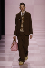 LOUIS-VUITTON-MENrsquoS-FALL-WINTER-2025-SHOW-LOOK-1