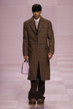 LOUIS-VUITTON-MENrsquoS-FALL-WINTER-2025-SHOW-LOOK-2