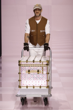 LOUIS-VUITTON-MENrsquoS-FALL-WINTER-2025-SHOW-LOOK-25