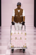 LOUIS-VUITTON-MENrsquoS-FALL-WINTER-2025-SHOW-LOOK-35