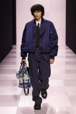 LOUIS-VUITTON-MENrsquoS-FALL-WINTER-2025-SHOW-LOOK-4