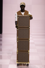 LOUIS-VUITTON-MENrsquoS-FALL-WINTER-2025-SHOW-LOOK-41