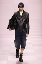 LOUIS-VUITTON-MENrsquoS-FALL-WINTER-2025-SHOW-LOOK-43