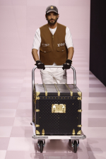 LOUIS-VUITTON-MENrsquoS-FALL-WINTER-2025-SHOW-LOOK-81