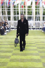 LOUIS-VUITTON-MENrsquoS-SPRING-SUMMER-2025-LOOK-1