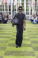 LOUIS-VUITTON-MENrsquoS-SPRING-SUMMER-2025-LOOK-12