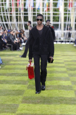 LOUIS-VUITTON-MENrsquoS-SPRING-SUMMER-2025-LOOK-13