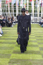 LOUIS-VUITTON-MENrsquoS-SPRING-SUMMER-2025-LOOK-16