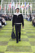 LOUIS-VUITTON-MENrsquoS-SPRING-SUMMER-2025-LOOK-17