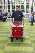 LOUIS-VUITTON-MENrsquoS-SPRING-SUMMER-2025-LOOK-19