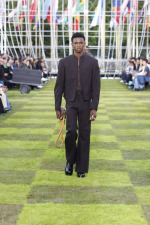 LOUIS-VUITTON-MENrsquoS-SPRING-SUMMER-2025-LOOK-21