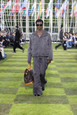 LOUIS-VUITTON-MENrsquoS-SPRING-SUMMER-2025-LOOK-23