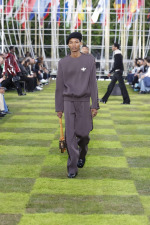 LOUIS-VUITTON-MENrsquoS-SPRING-SUMMER-2025-LOOK-25