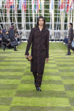 LOUIS-VUITTON-MENrsquoS-SPRING-SUMMER-2025-LOOK-29