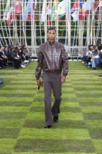 LOUIS-VUITTON-MENrsquoS-SPRING-SUMMER-2025-LOOK-30