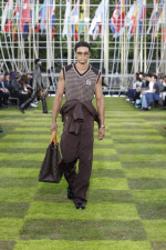 LOUIS-VUITTON-MENrsquoS-SPRING-SUMMER-2025-LOOK-31