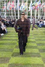 LOUIS-VUITTON-MENrsquoS-SPRING-SUMMER-2025-LOOK-32