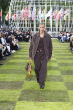 LOUIS-VUITTON-MENrsquoS-SPRING-SUMMER-2025-LOOK-33