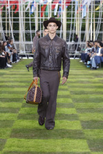 LOUIS-VUITTON-MENrsquoS-SPRING-SUMMER-2025-LOOK-37