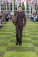 LOUIS-VUITTON-MENrsquoS-SPRING-SUMMER-2025-LOOK-38