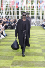 LOUIS-VUITTON-MENrsquoS-SPRING-SUMMER-2025-LOOK-4