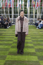 LOUIS-VUITTON-MENrsquoS-SPRING-SUMMER-2025-LOOK-42