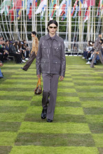 LOUIS-VUITTON-MENrsquoS-SPRING-SUMMER-2025-LOOK-44