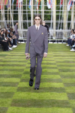 LOUIS-VUITTON-MENrsquoS-SPRING-SUMMER-2025-LOOK-45