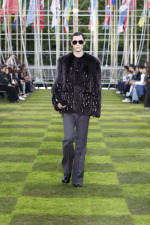 LOUIS-VUITTON-MENrsquoS-SPRING-SUMMER-2025-LOOK-46