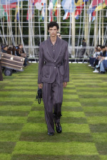 LOUIS-VUITTON-MENrsquoS-SPRING-SUMMER-2025-LOOK-47