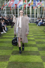 LOUIS-VUITTON-MENrsquoS-SPRING-SUMMER-2025-LOOK-49