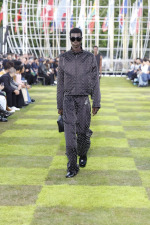 LOUIS-VUITTON-MENrsquoS-SPRING-SUMMER-2025-LOOK-5