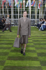 LOUIS-VUITTON-MENrsquoS-SPRING-SUMMER-2025-LOOK-53