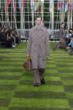 LOUIS-VUITTON-MENrsquoS-SPRING-SUMMER-2025-LOOK-54